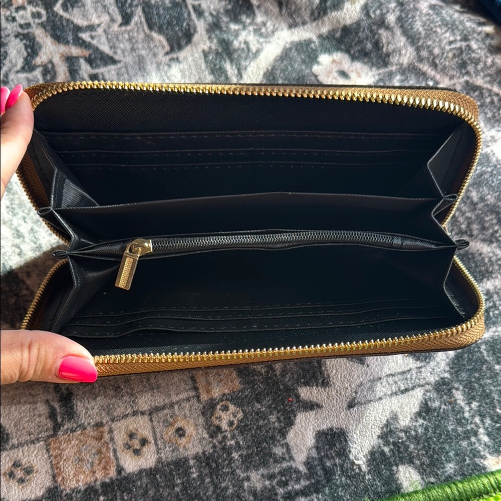 LVee Monogram Wallet - Picture 2 of 3